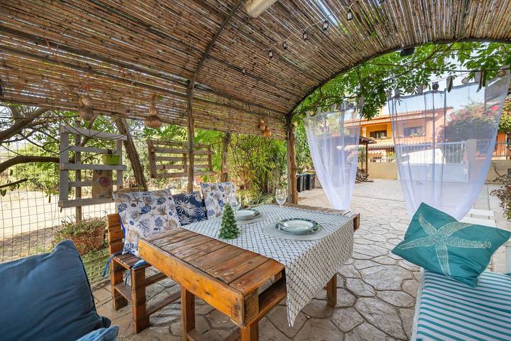Holiday Home 'Casa Francesca' with Mountain View, Wi-Fi and Air Conditioning in Villa San Pietro, Cagliari Province