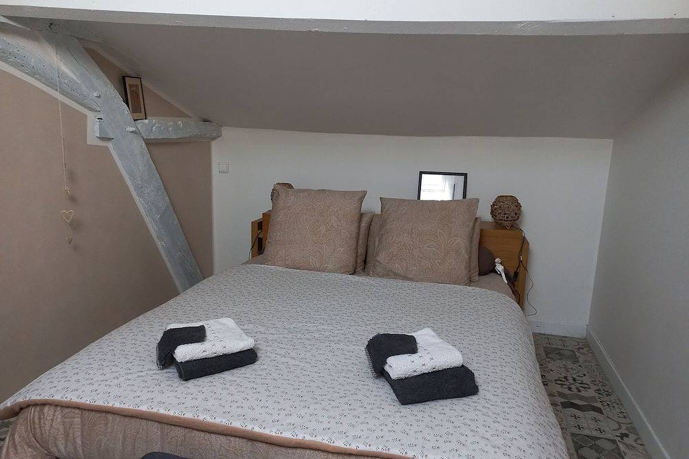 Bed and Breakfast 'Les Hirondelles' con Terraza Privada, Jardín Compartido y Wi-Fi in Saint-Georges-sur-Layon, Valle del Loira