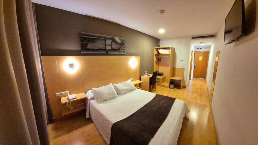 Hôtel pour 3 personnes, avec jardin, adapté aux familles à Los Arcos - 2