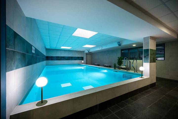 Appart’hôtel pour 2 personnes, avec piscine et vue, animaux acceptés