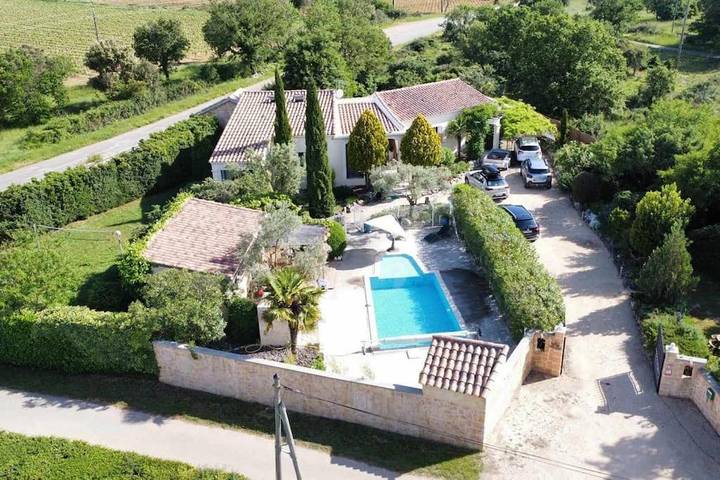 Location de vacances pour 10 personnes, avec piscine et jardin, animaux acceptés à Gras