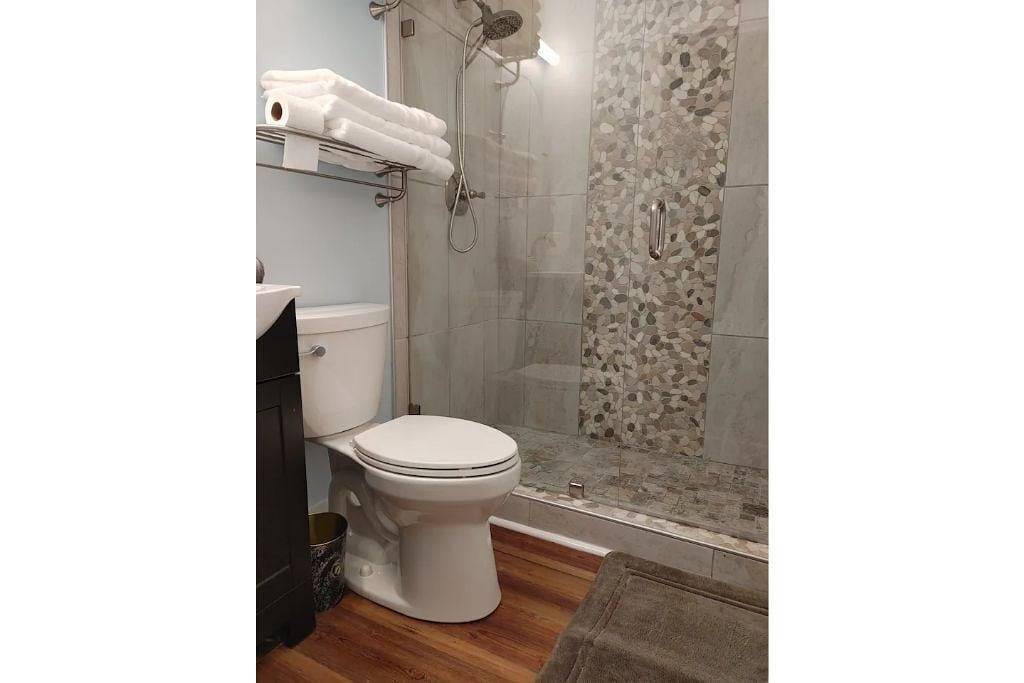 Beaufort Coastal Cottage Downtown!3bedroom 5beds! in Beaufort, Beaufort County