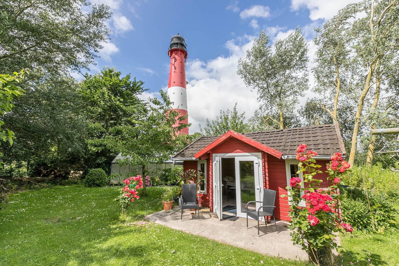 Entire apartment, Apartment 'Südwest' with Shared Terrace, Private Garden and Wi-Fi in Pellworm, Nordseeküste