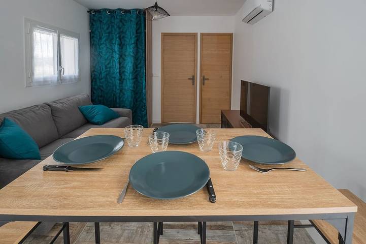 Location de vacances pour 4 personnes, avec terrasse ainsi que piscine et jardin à Le Revest-les-Eaux - 4