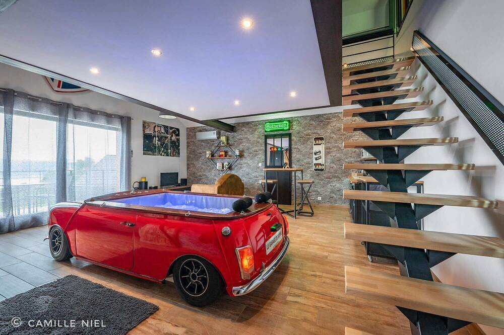 Loft Insolite Avec Jacuzzi Privatif et vue lac in Aiguebelette-le-Lac, Chambéry region