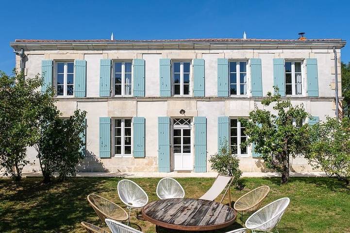 Location de vacances pour 18 personnes, avec Terrasse et Jardin à Anais