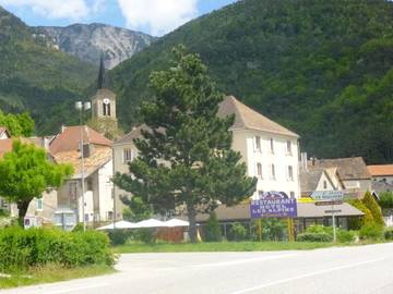 Hôtel pour 3 personnes, avec terrasse à Saint-Julien-en-Beauchêne