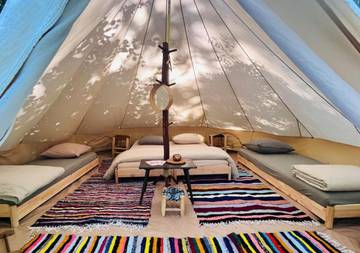 Tente pour 4 personnes, avec jardin et vue, adapté aux familles dans la Loire
