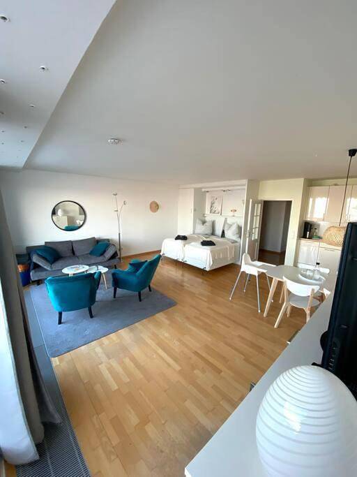 Ganze Wohnung, Panoramablick und den Strand direkt vor der Tür in Kieler Förde, Kiel