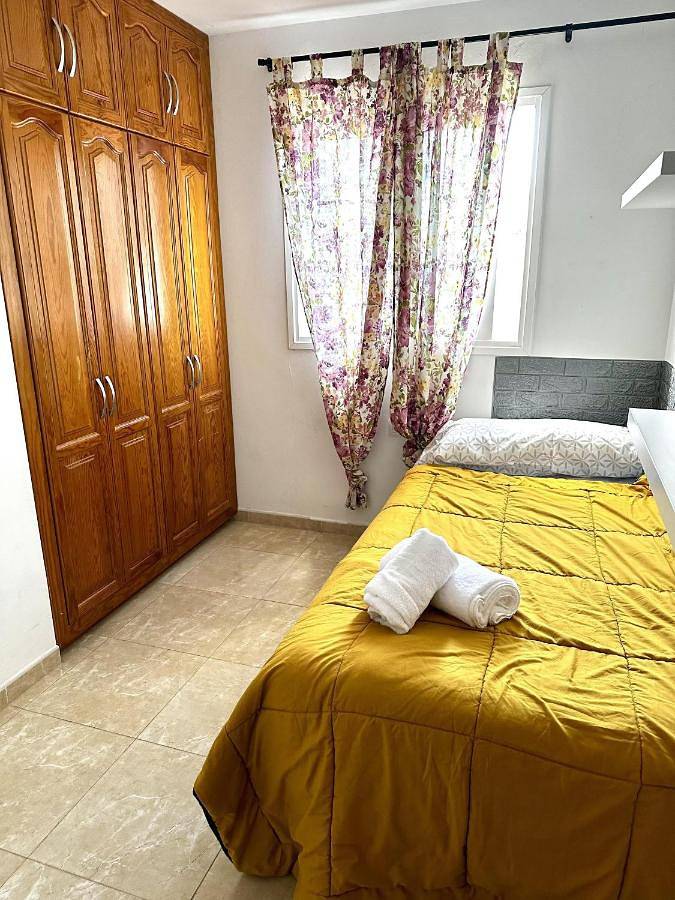 Chambre d’hôte pour 2 personnes, avec balcon à Arona