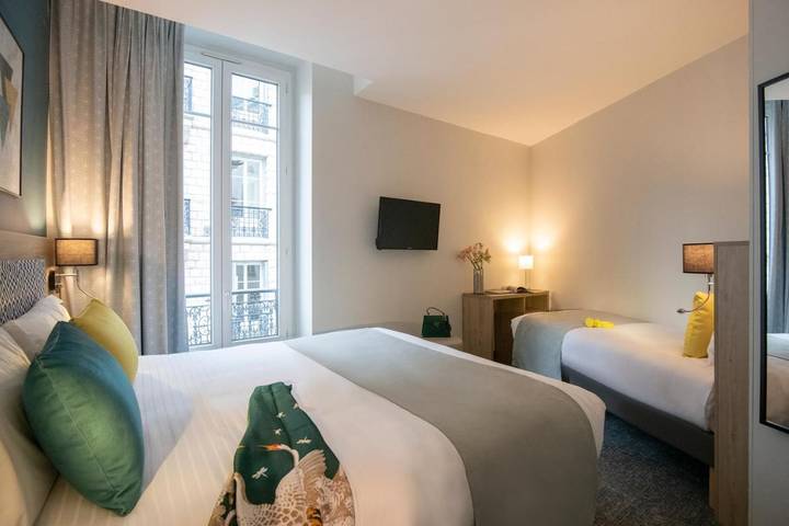 Hôtel pour 3 personnes, avec vue dans Gare de Nice ville - 3