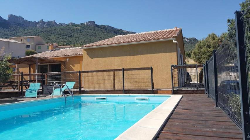Location de vacances pour 8 personnes, avec piscine ainsi que jardin et vue à Duilhac-sous-Peyrepertuse - 4