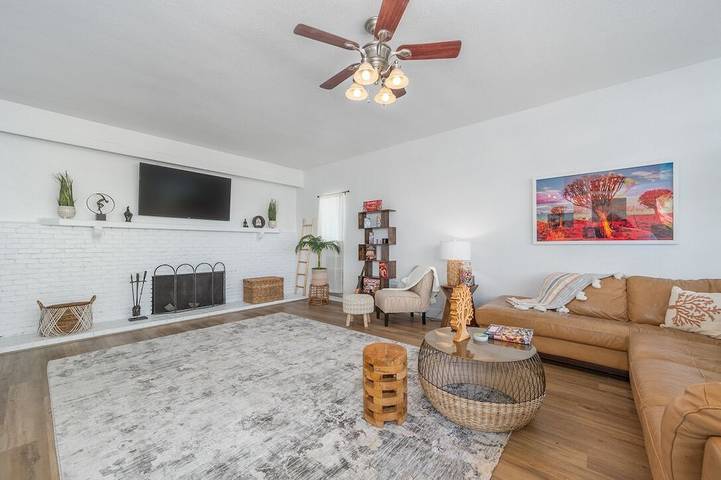 Vacation rental for 10 people, with sauna and yard as well as hot tub in Yucca Valley