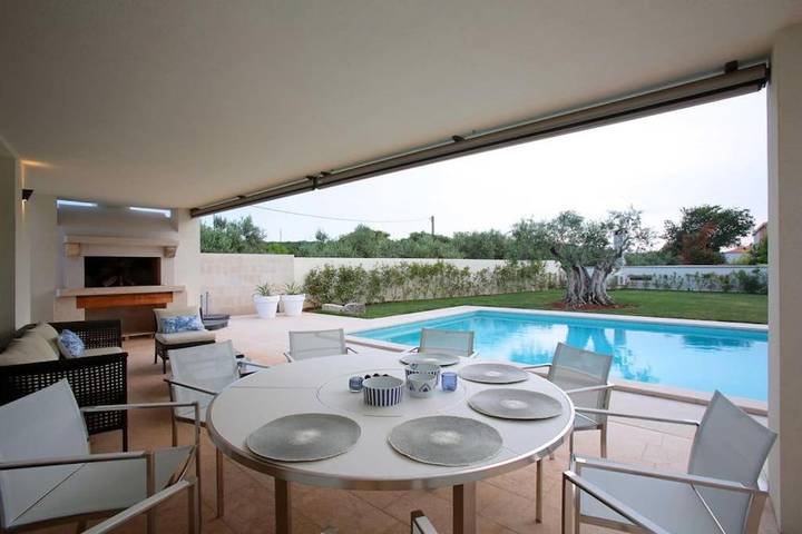 Villa per 8 persone, con Balcone e Terrazza nonché Giardino e Piscina a Olmi