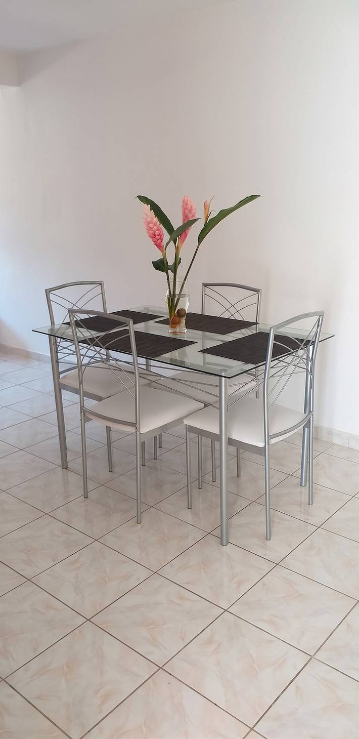 Ganze Wohnung, Moderne Wohnung im Herzen von Le Robert, 45m², privater Balkon in Le Robert, Martinique