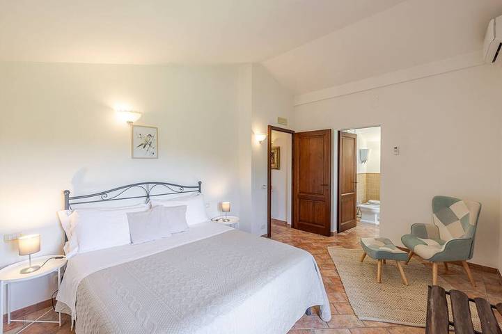 Private Luxury Villa With Heated Swimming Pool And  Jacuzzi in Città della Pieve, Perugia Province