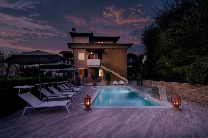 Gîte pour 5 personnes, avec bassin pour enfant et vue ainsi que piscine et jardin, animaux acceptés à Cupra Marittima - 3