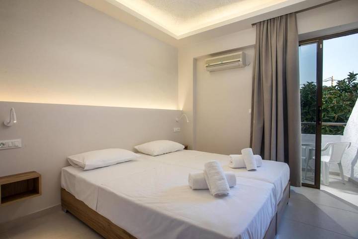 Vakantieappartement voor 2 personen, with Balkon and Terras as well as Uitzicht in Faliraki