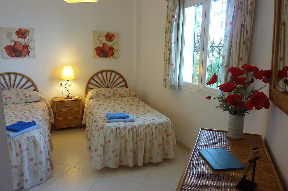Ganze Wohnung, Schönes Apt. mit 2 Schlafz. , große Terrasse, Traumblick, gem. Pool, strandnah in Urbanización Ladera del Mar, Nerja