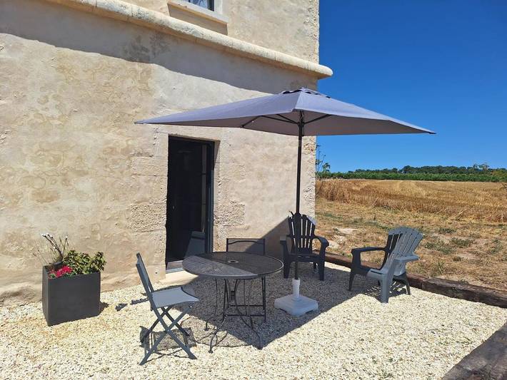 Location de vacances pour 2 personnes, avec vue ainsi que jardin et terrasse, animaux acceptés à Saint-Bonnet-sur-Gironde - 2