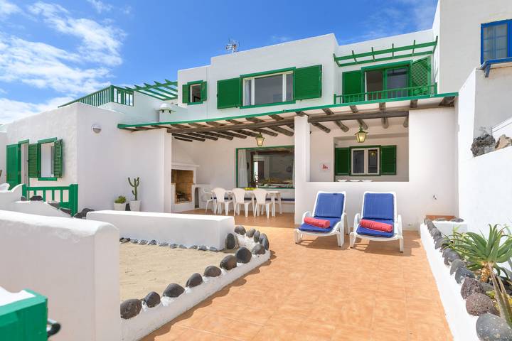 Location de vacances pour 6 personnes, avec terrasse ainsi que vue sur l’océan et jardin dans Famara - 3