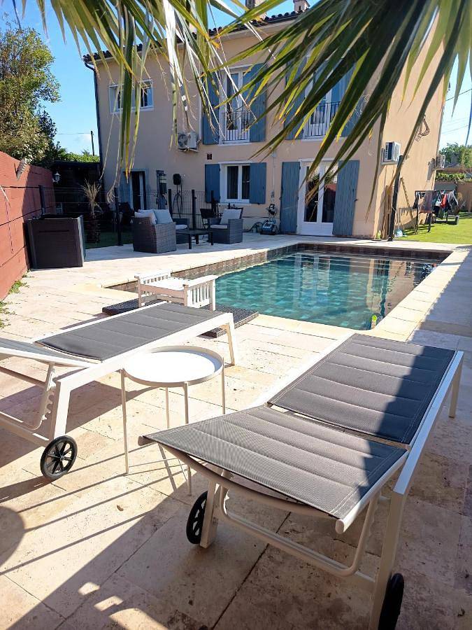 Appartement de vacances pour 3 personnes, avec Terrasse et Jacuzzi ainsi que Piscine et Vue