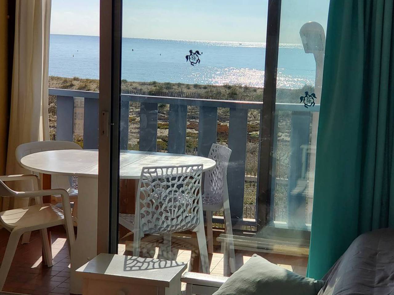 Entire studio, Beachfront Apartment for 4 with Parking & Sea Views - Le Barcarès in Le Barcarès, Côte d'Améthyste