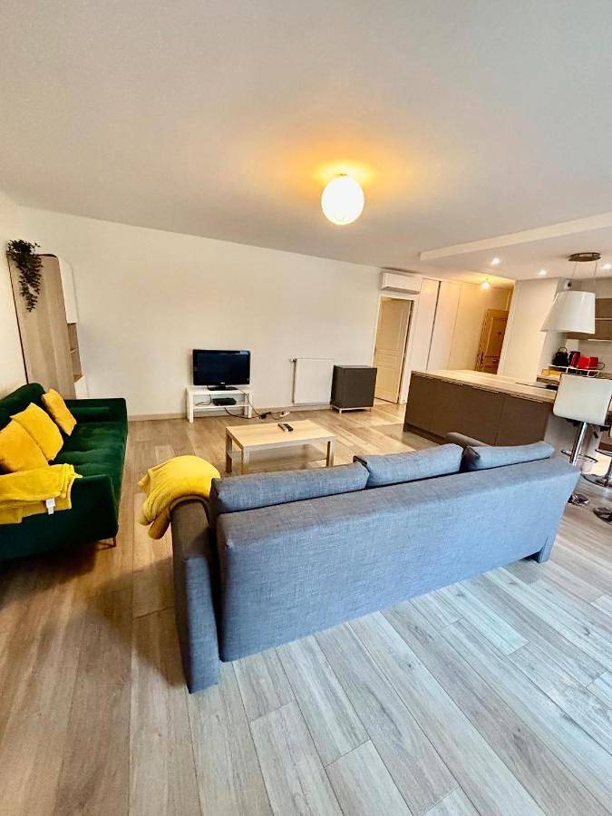 Appartement entier, Three-Bedroom Apartment in Villeurbanne, Lyon et ses environs