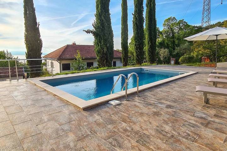 Ferienhaus für 8 Personen, mit Terrasse und Garten