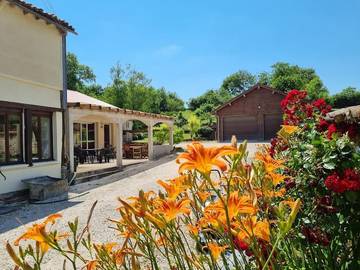 Gîte pour 10 personnes, avec jardin et terrasse, animaux acceptés à Dienville