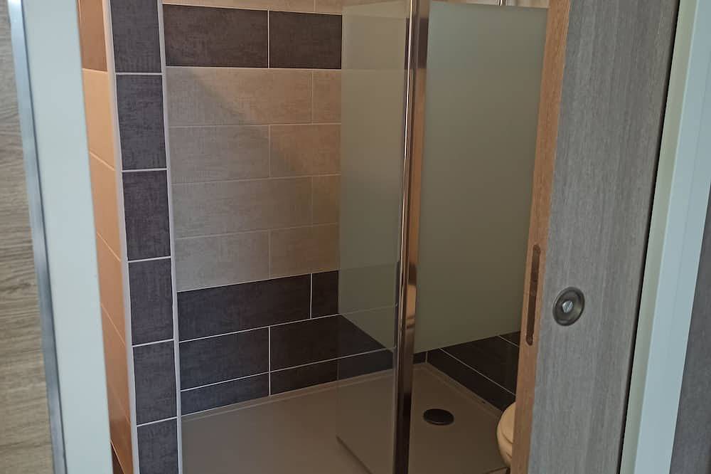 Apartamento entero, Studio 2 Pers. 25 m2 with terrace not overlooked, near beaches, port and village. in Larmor-Plage, Côte des Mégalithes