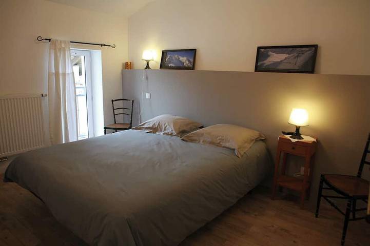 Location de vacances pour 4 personnes, avec terrasse et jardin à Civrieux (Ain) - 2