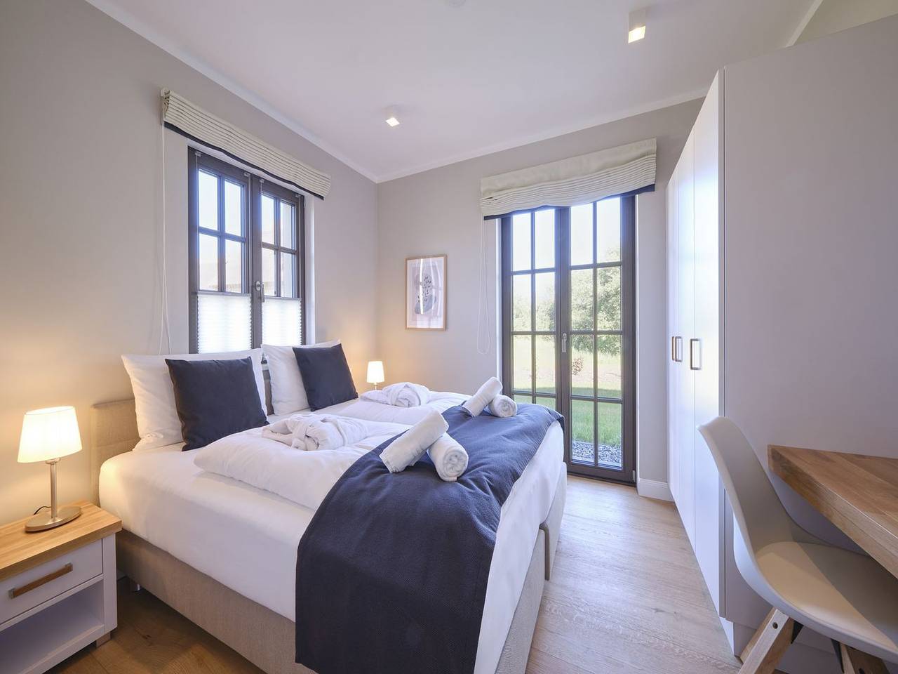 Reetland am Meer Luxusplus Reetdachvilla mit 4 Schlafzimmern, Außensauna, Loungebereich und Kamin (H05) in Dranske, Ruegen