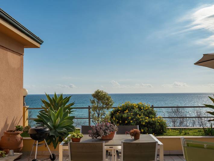 Ferienhaus für 6 Personen, mit Terrasse und Garten sowie Ausblick in Imperia Provinz - 3