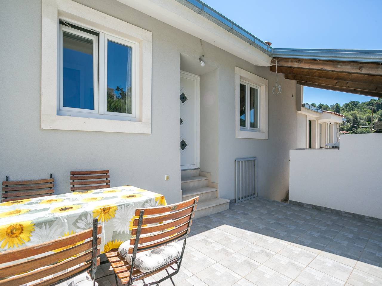 Ganze Wohnung, Reizvolle Ferienwohnung am Meer in Stomorska, Solta