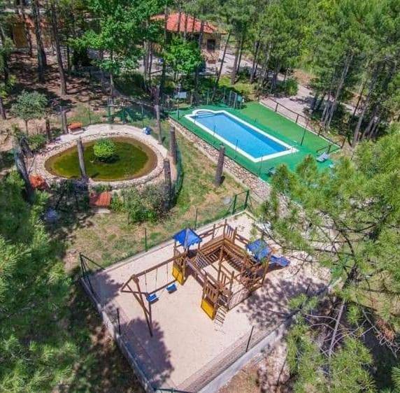 Casa de vacaciones para 2 personas, con Balcón y Terraza además de Jardín y Piscina en Sierra de Alcaraz - 2