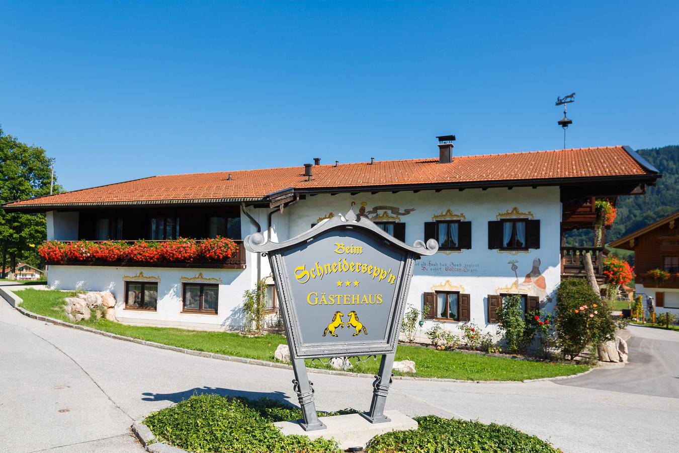 Gästehaus beim Schneidersepp inkl. Chiemgaukarte - Einzelzimmer mit Balkon, Bad-Dusche/Wc,  Wlan max. 1 Person in Ruhpolding, Bayerische Alpen