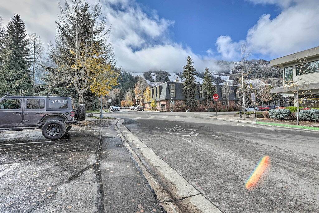 Ganze Wohnung, Aspen Condo w/ Mountain Views & Ski Access! in Aspen, Aspen Snowmass