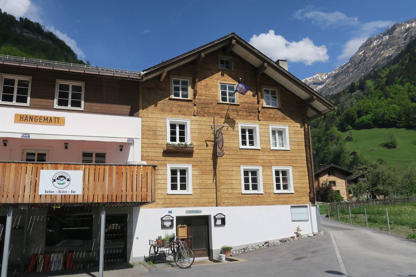 Aktivhostel Hängematt - Doppelzimmer Flora in Matt, Glarus Süd