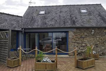 Gîte pour 2 personnes, avec terrasse à Plougoulm