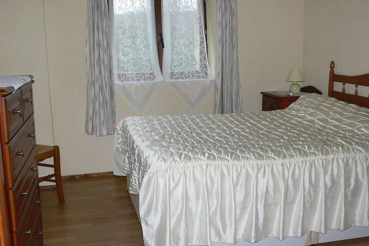 Location de vacances pour 8 personnes, avec piscine et jardin à Allonnes - 2