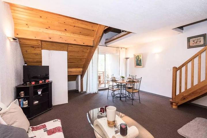 Gîte pour 6 personnes, avec vue dans Office De Tourisme De Saint Laurent Soulan
