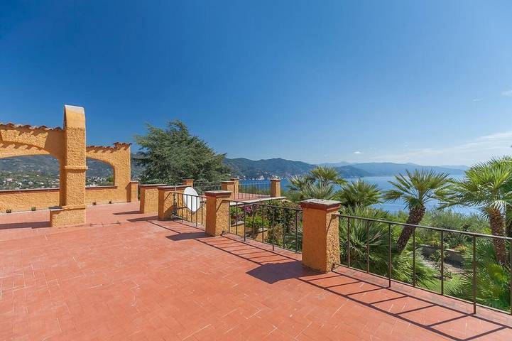 Villa für 12 Personen, mit Garten und Balkon in Tigullio