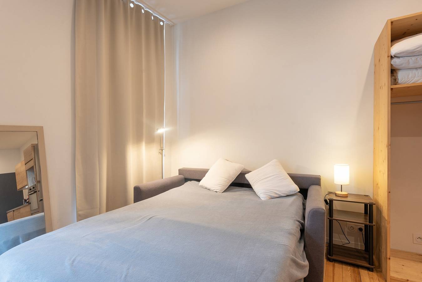 Studio entier, Séjour cosy à Bagnères - Studio Bastan rénové, balcon, Wi-Fi ultra-rapide, proche thermes in Bagnères-de-Bigorre, Hautes-Pyrénées
