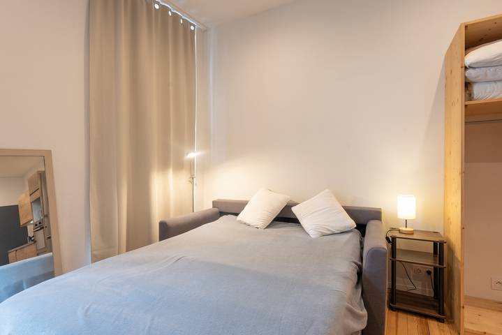 Hel studio-lejlighed, Cozy Stay in Bagnères – Renovated Bastan Studio, Balcony, Ultra-Fast Wi-Fi, Near Spa in Bagnères-de-Bigorre, Hautes-Pyrénées
