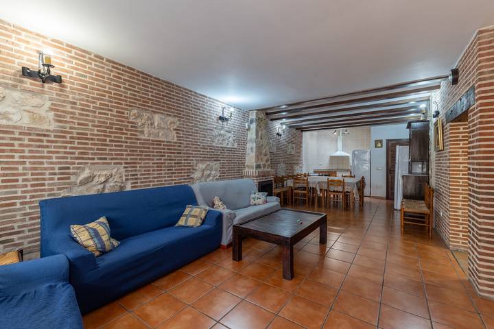 Casa Rural La Abubilla: casa de campo con vistas a la sierra y jardín en Valdelaguna in Valdelaguna, Área Metropolitana de Madrid