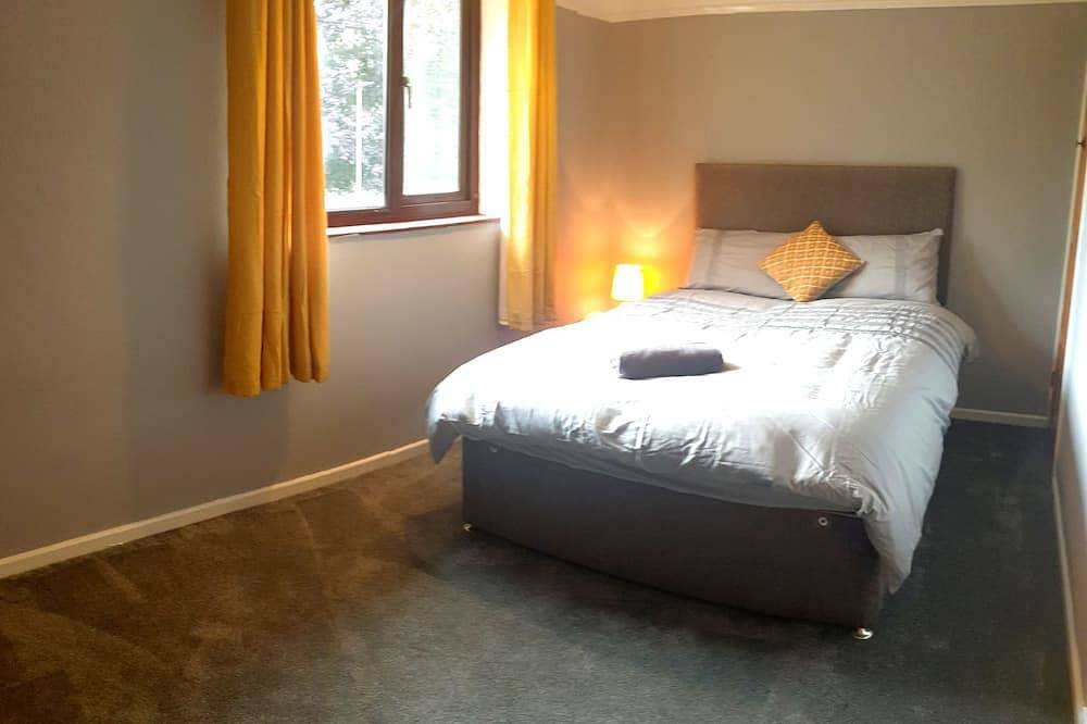 Self Contained 4 Bed House with Off Street Parking in Norwich, Norfolk