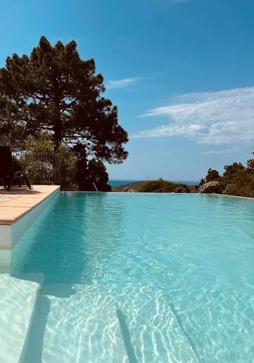 Gîte pour 4 personnes, avec piscine ainsi que jardin et vue, animaux acceptés à Monacia-d'Aullène