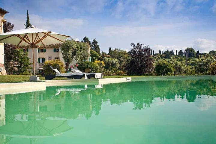Villa con piscina per 15 persone, con Balcone e Giardino nonché Piscina e Panorama a Verona