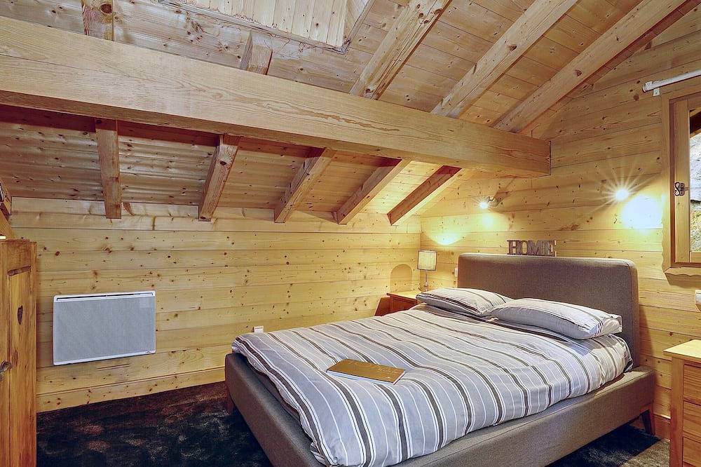 Family chalet in Bozel, 4 bedrooms, parking, near Courchevel and Pralognan in Bozel, Les Trois Vallées